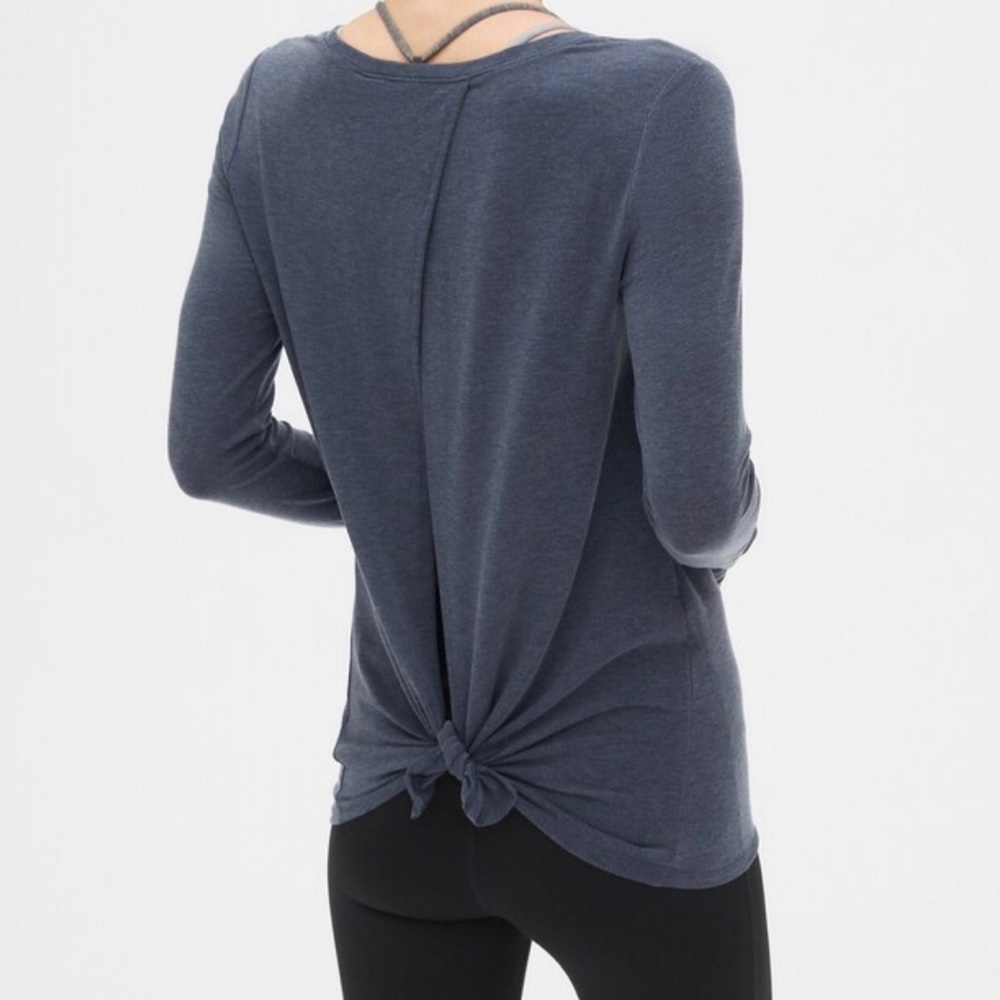 GapFit Breathe Tie-Back Tee w Thumb Holes - Indigo